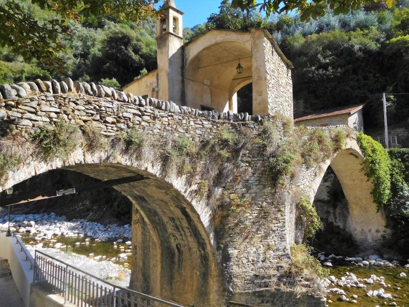 Badalucco brug italiyos.jouwweb.nl