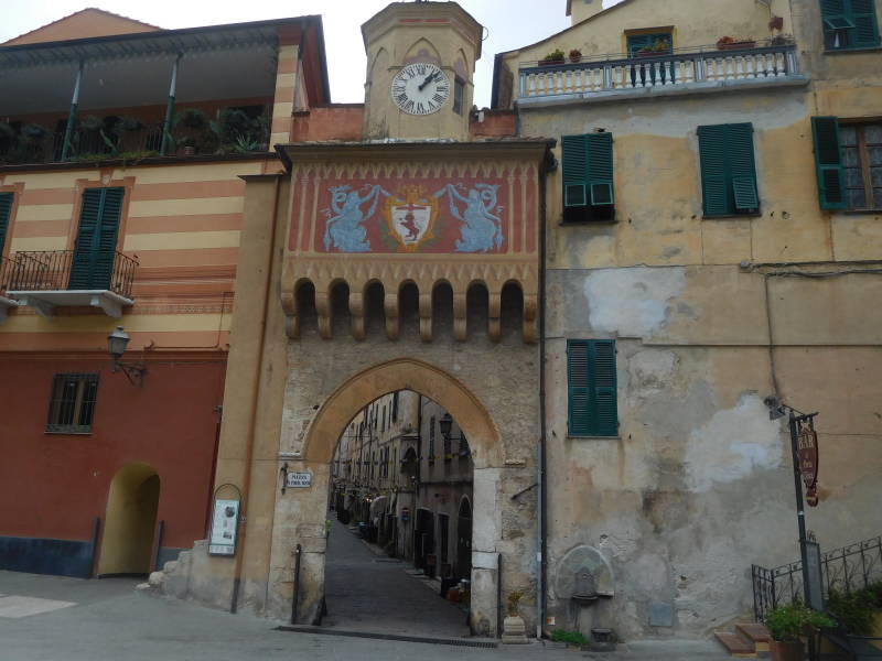 Finale Borgo bergdorp