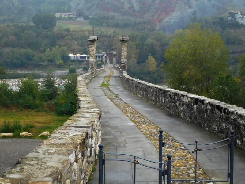 Bobbio, een mooie oude lange brug