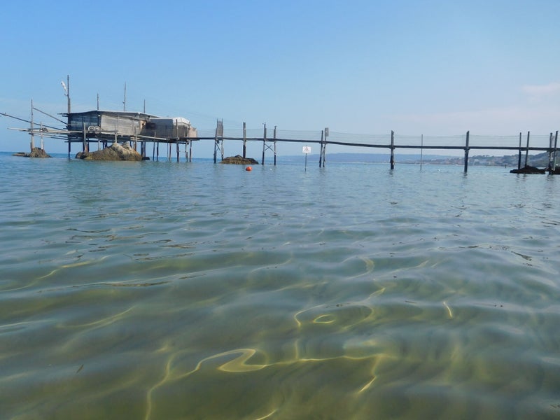 Trabocchi, nu zijn enkele uitgerust als restarurant. Mooi zo in het  water