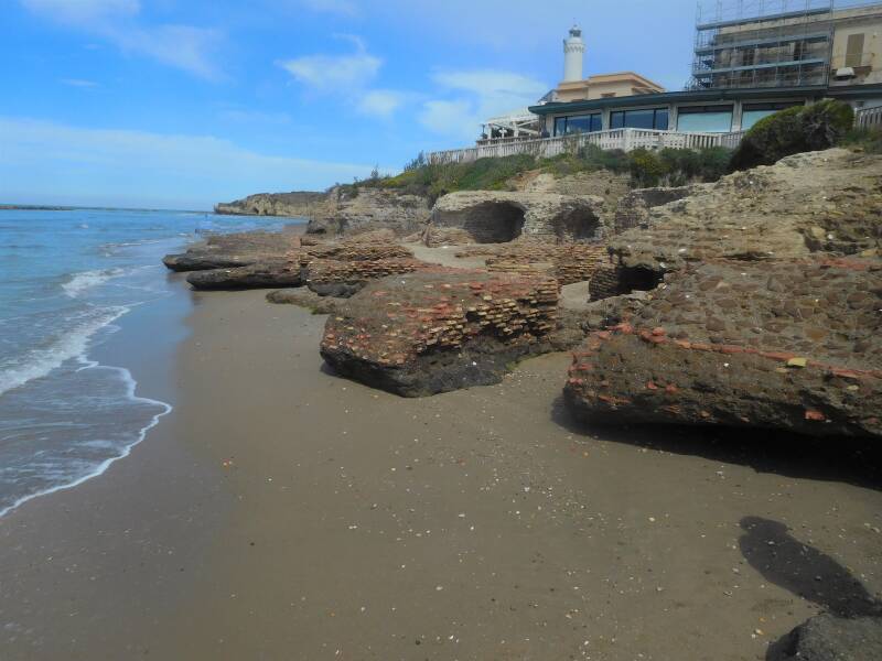 Anzio, ooit ook een Romeins bolwerk waar nu hier en daar nog wat van te zien is