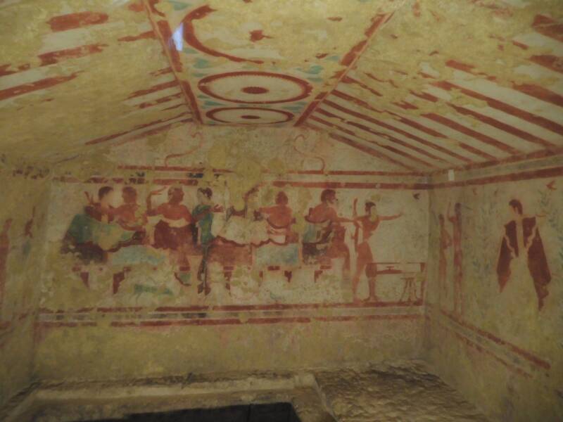 Necropolis Montrozzi is de mooiste van het land, zeer kleurrijke tombes