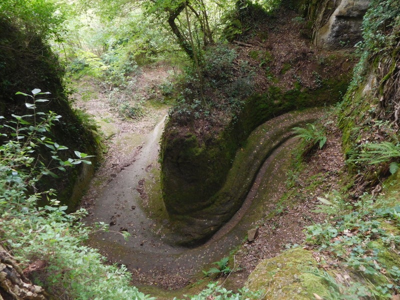 een van de vele cave (soort kloofjes) die er rond Pitigliano te ontdekken zijn