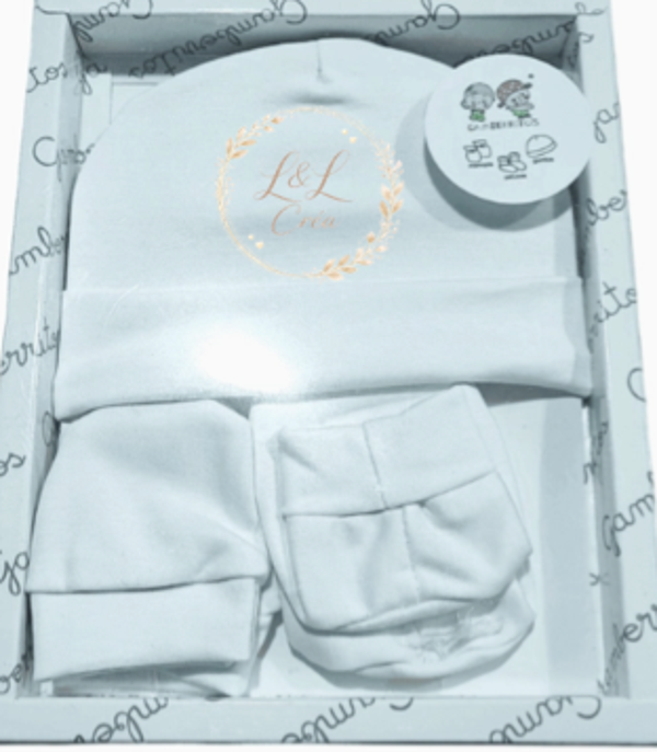 Ensemble bébé 3 pièces : bonnet, moufles et chaussettes