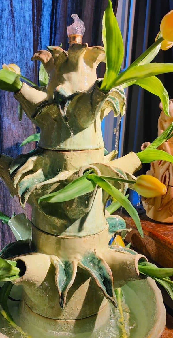 Dropping Leaves Fountain Vase (verkocht)