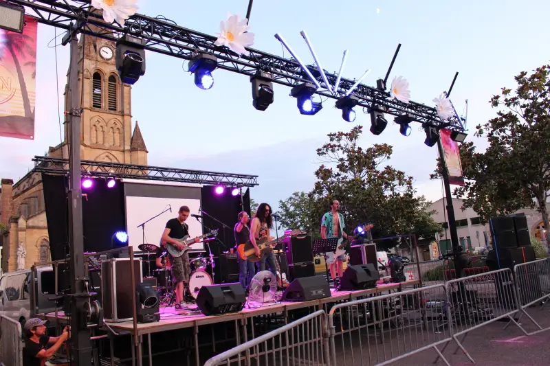 DJ et technique pour concerts à Toulouse – Son, lumière et écrans LED.webp