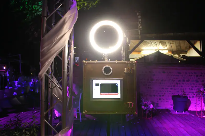 Location Photobooth Toulouse – Mariages, soirées &amp; événements d’entreprise.webp