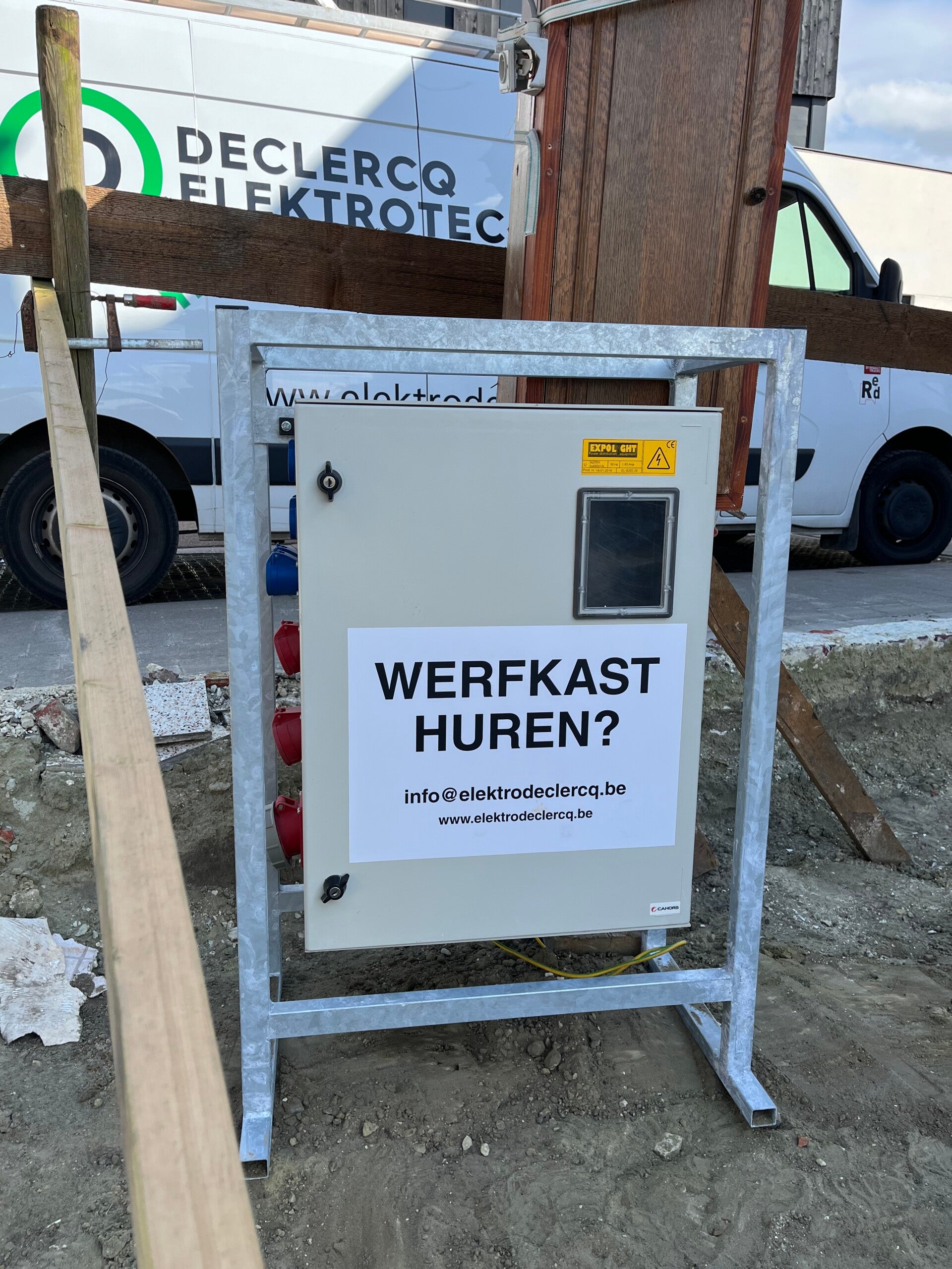 Werfkast geplaatst op een bouwwerf in West-Vlaanderen