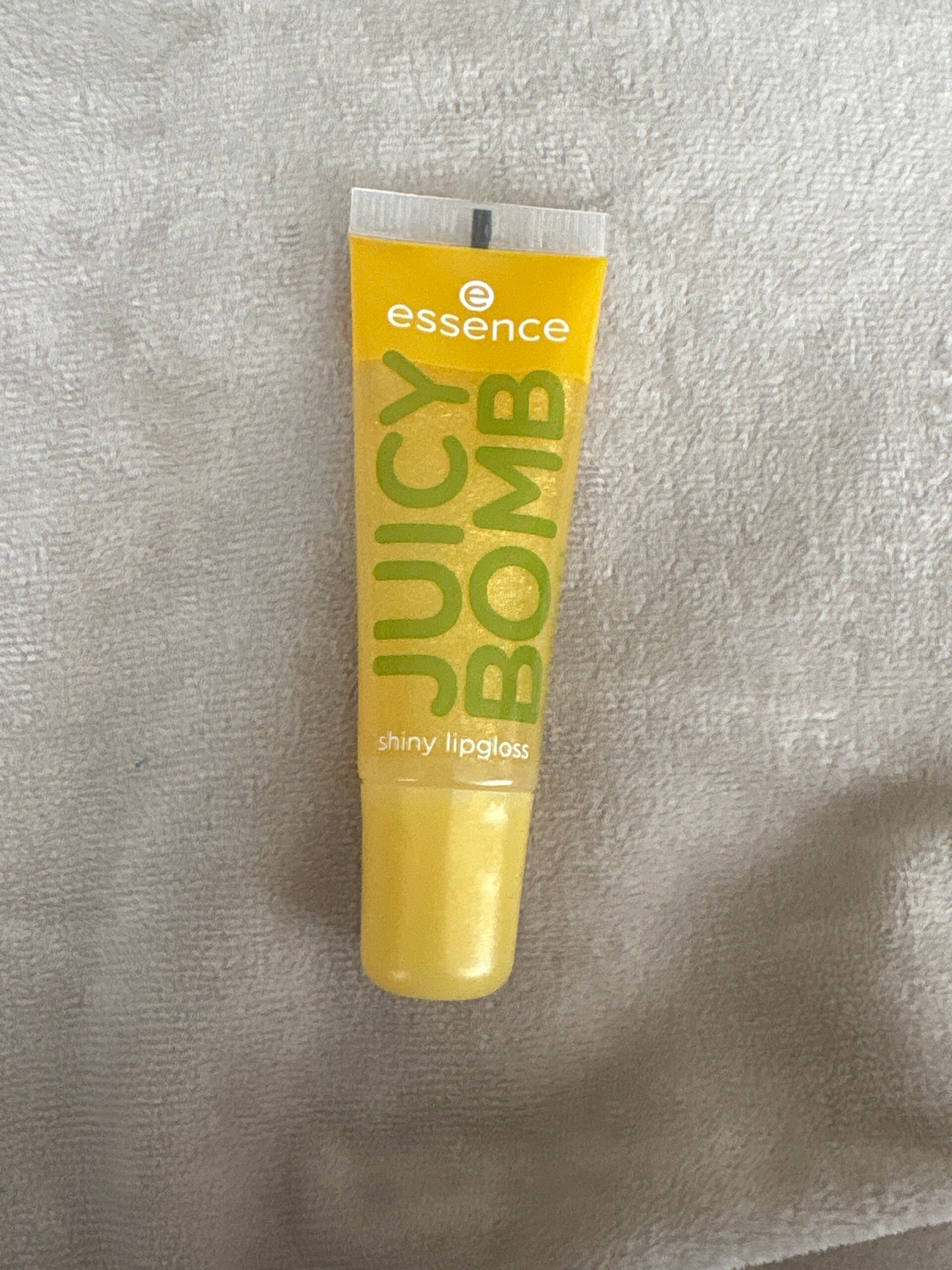 essence juicy bomb shiny lipgloss mellow mango