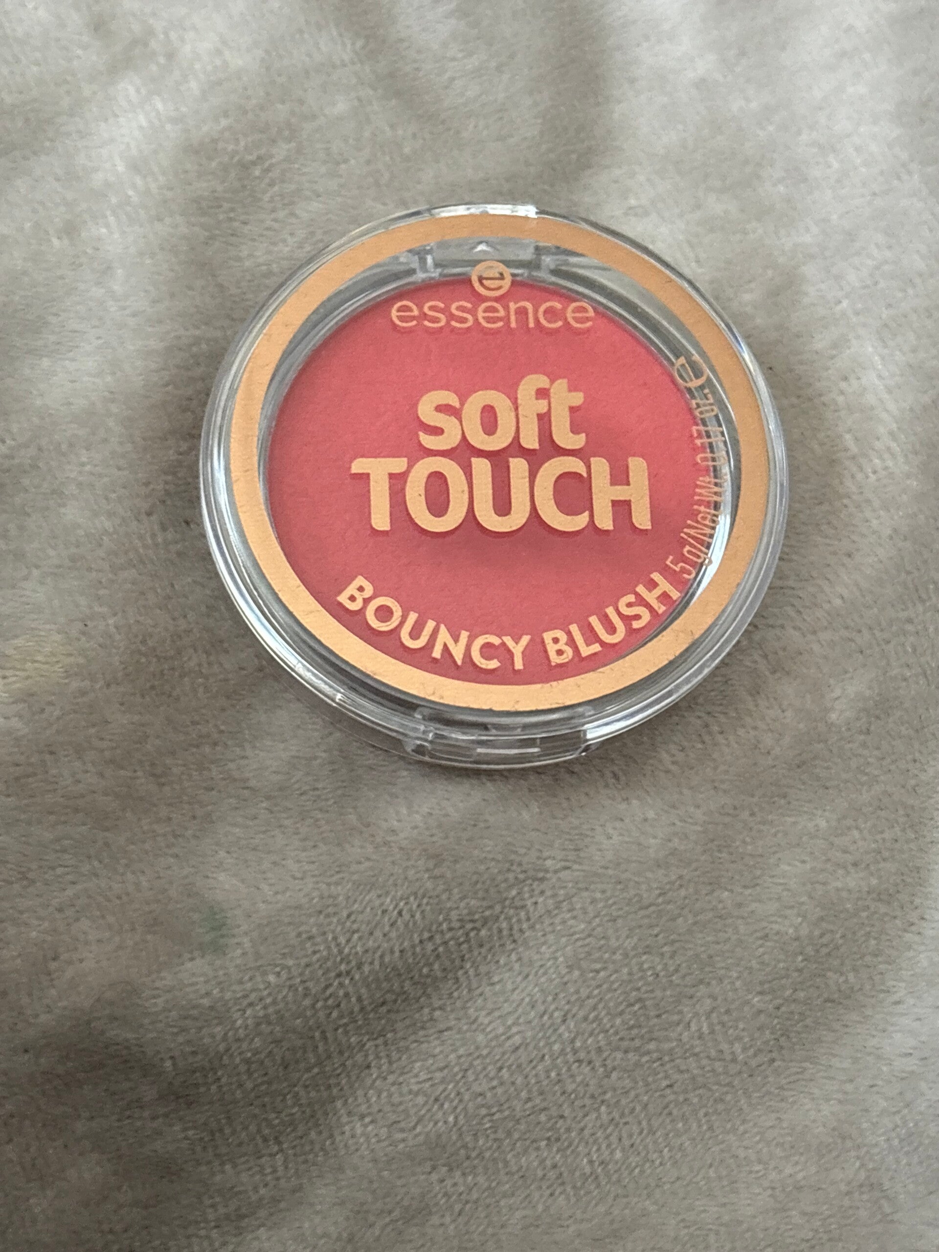 Essence soft touch bouncy blush exotic daisy