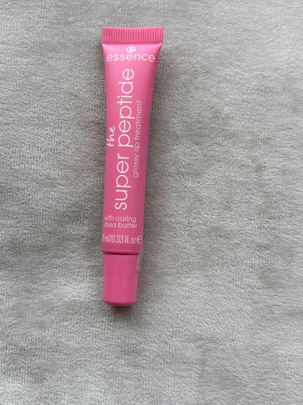 essence the super peptide glossy lip treatment with caring shea butter pinkified!