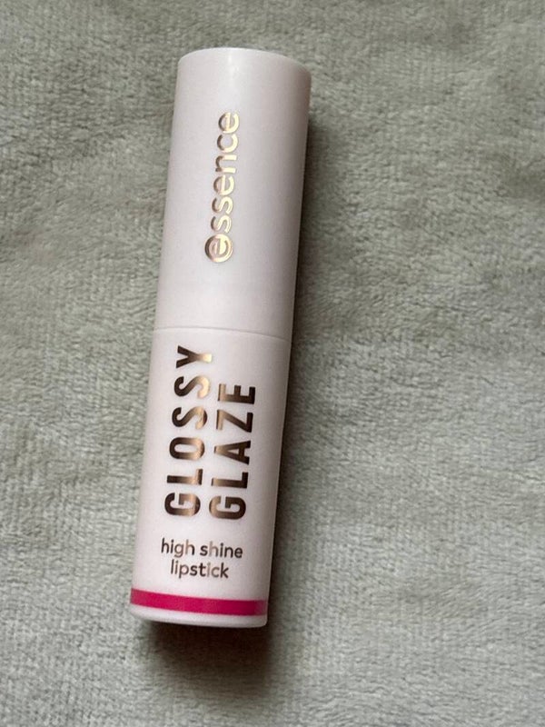 essence glossy glaze high shine lipstick pink things up
