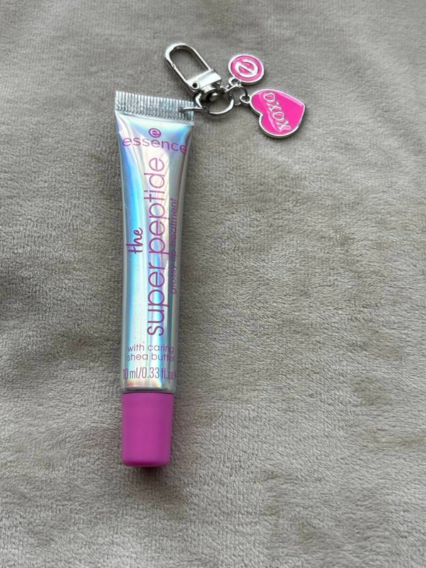 essence the super peptide glossy lip treatment with caring shea butter holomazing