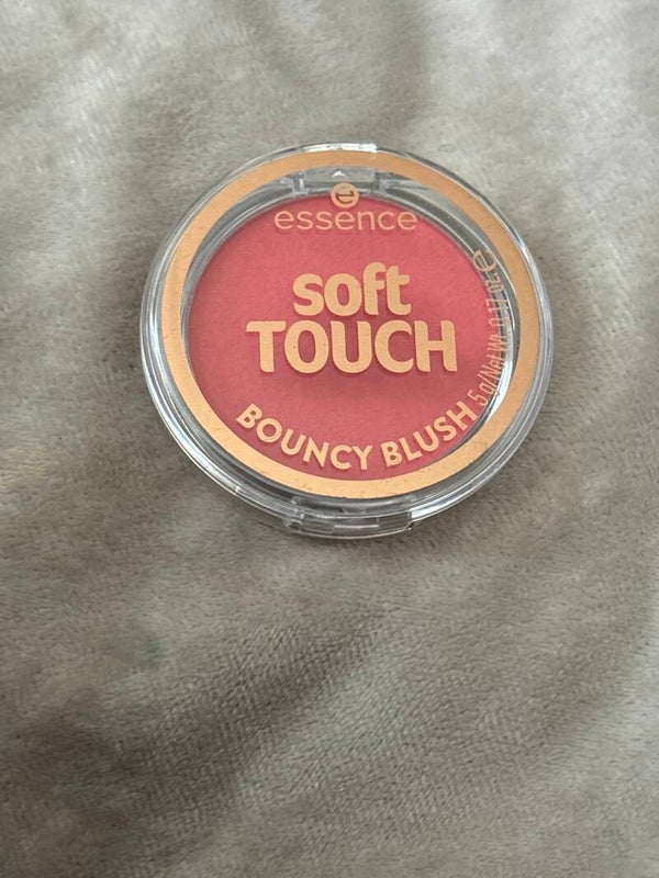 Essence soft touch bouncy blush exotic daisy