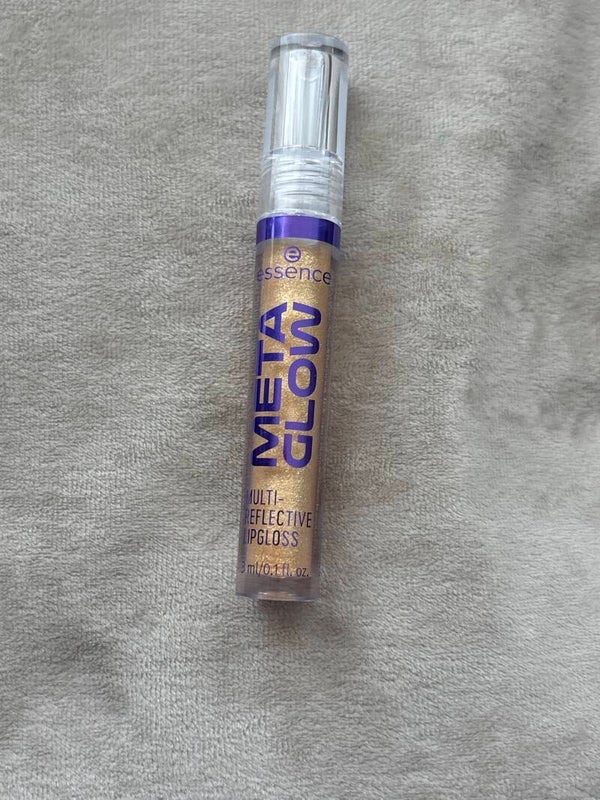 essence meta glow multi reflective lipgloss golden future
