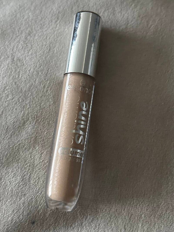 essence extreme shine volume lipgloss purple rain