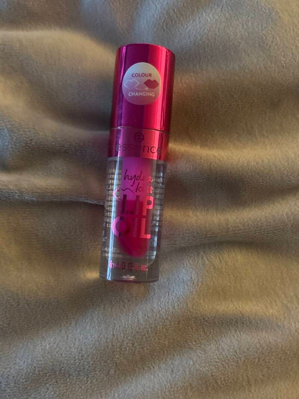 essence hydra kiss lip oil cranberry is back