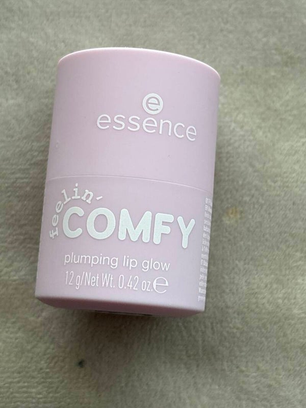 essence feelin comfy plumping lip glow