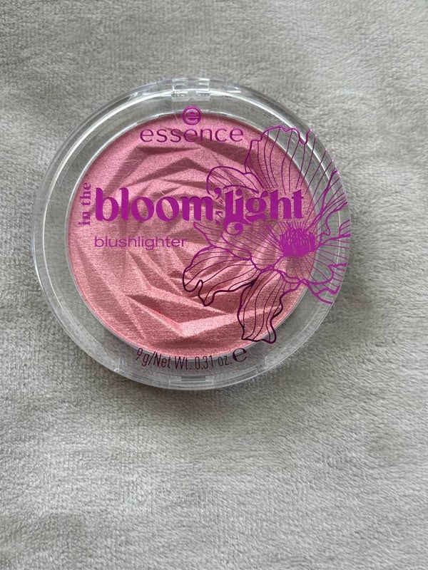 essence in the bloomlight blushlighter