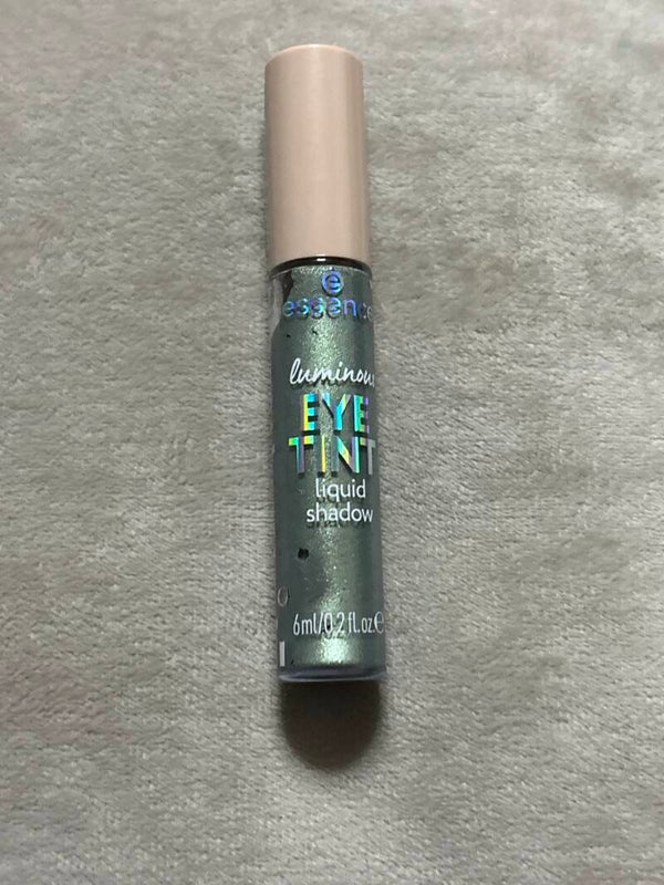 essence luminous eye tint liquid shadow sparkly jade