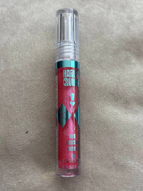 essence harley quinn multi reflective lipgloss harley glow