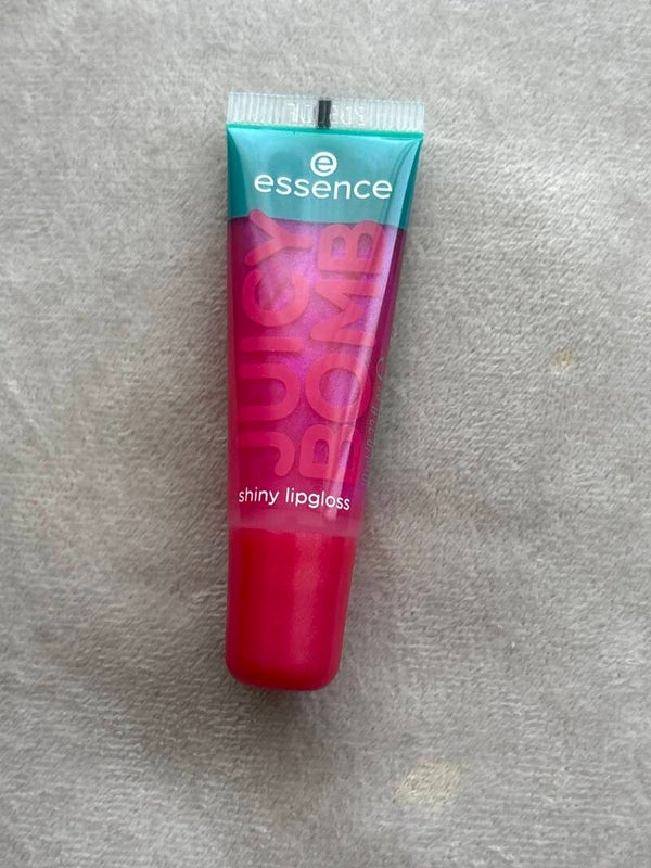 essence juicy bomb shiny lipgloss witty watermelon