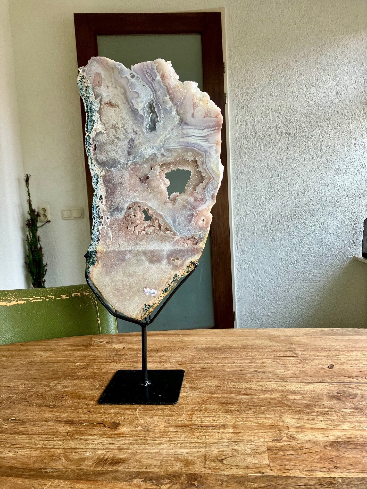 Roze amethist op standaard - Statement exemplaar