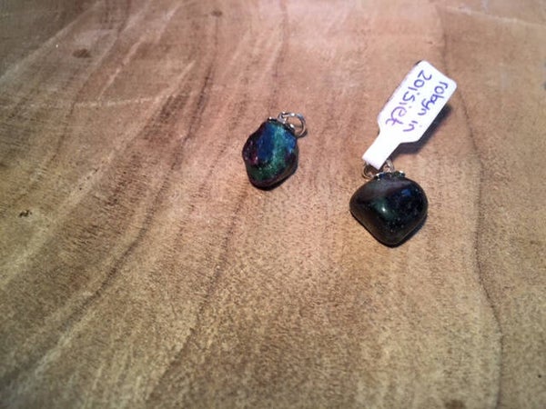 Robijn in Zoisiet hanger