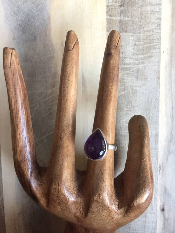 Amethist ring - druppel vorm - maat 18 1/4
