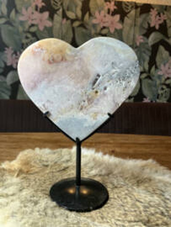 Roze Amethist hart op standaard 2
