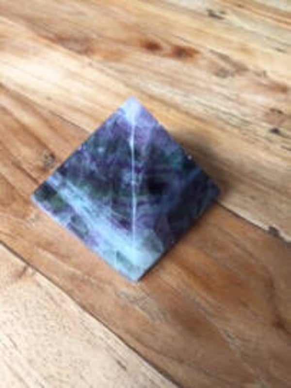 Fluoriet piramide - puntje is eraf