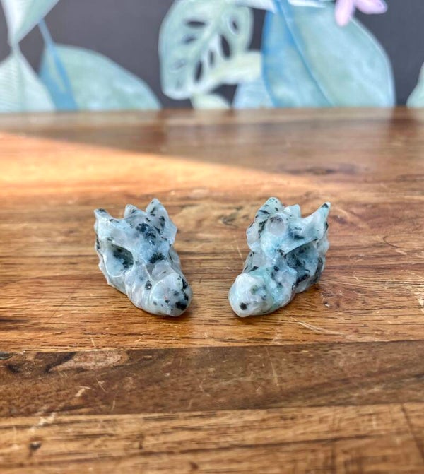 Kiwi jaspis mini drakenschedels