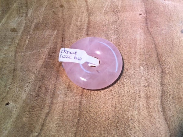 Roze kwarts donut