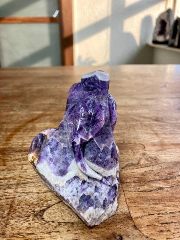 Chevron Amethist sculptuur met twee manta's