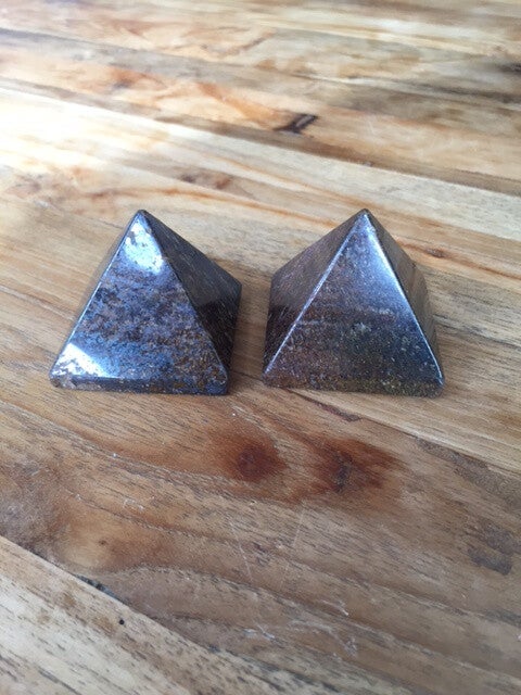 Bronziet piramide