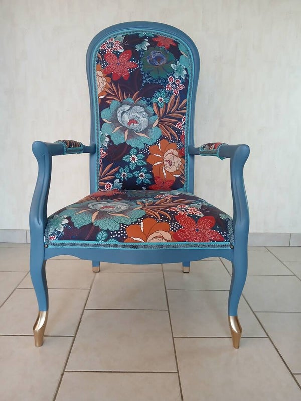 Fauteuil bleu tissu floral
