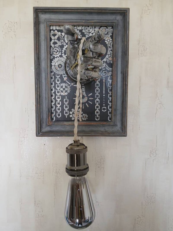 Lampe murale main steampunk