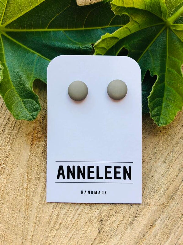 Oorstekers groen grijs