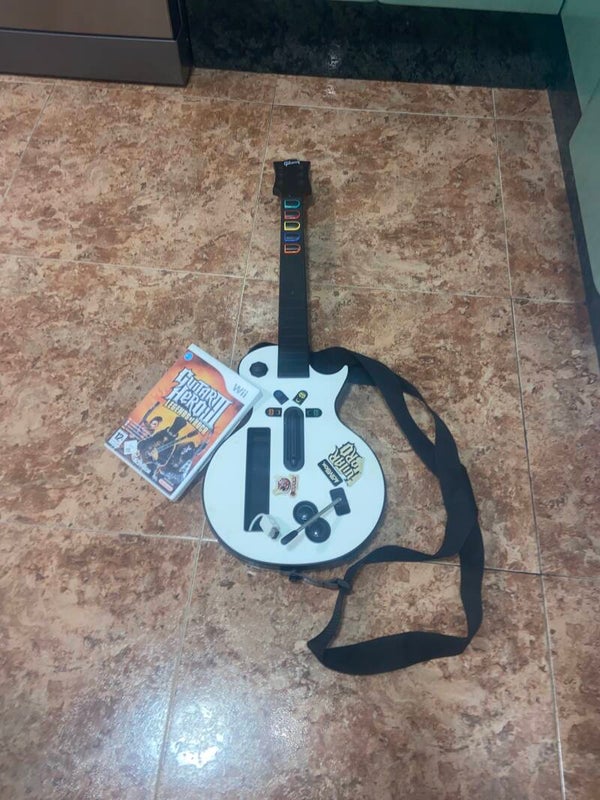 Guitarra y juego para la Wii