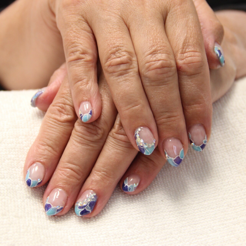 Kaamos Kauneus Seinäjoki, kynsien koristelu, rakennekynnet, baby boomer, ranskalainen manikyyri