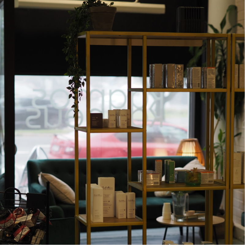 Kaamos Kauneus, Seinäjoki. Parturi- kampaamopalvelut, kosmetologipalvelut, rakennekynnet, geelilakkaus