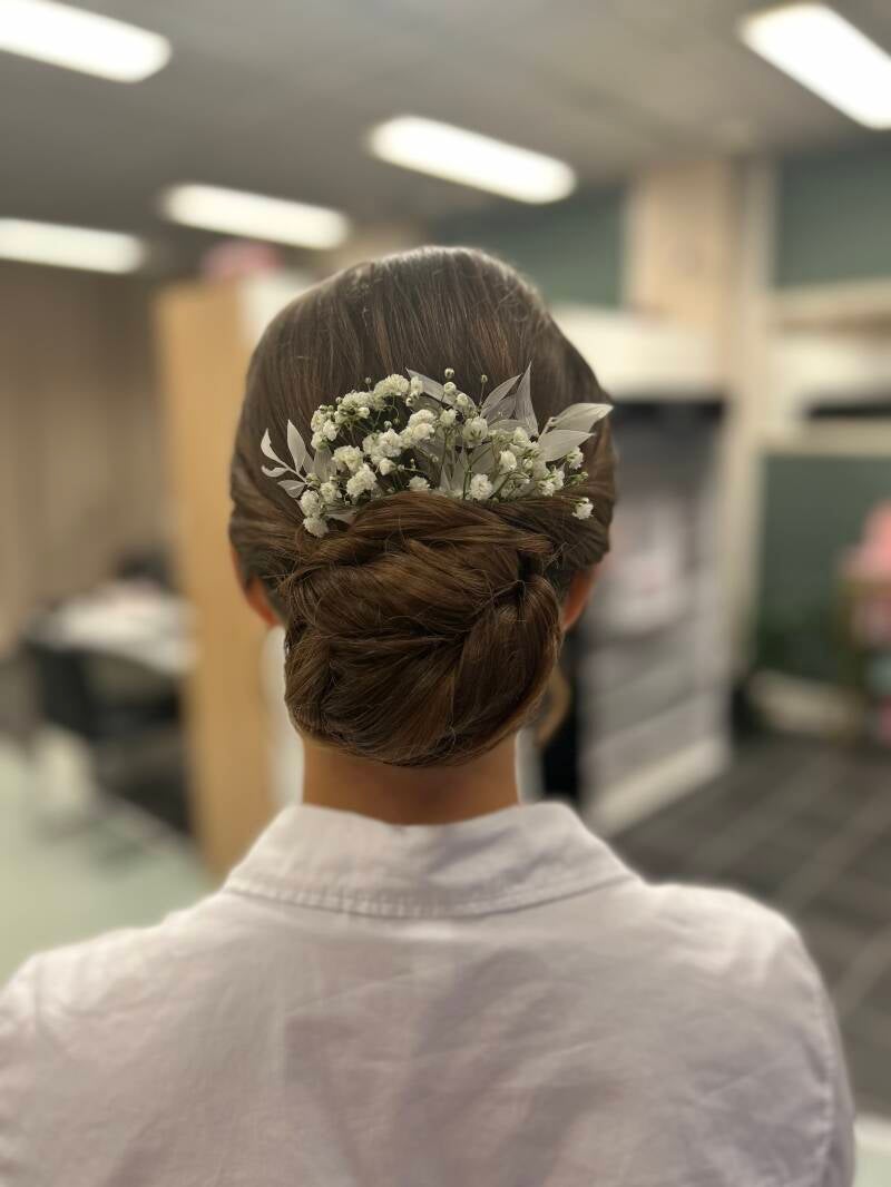 Kaamos Kauneus Seinäjoki, juhlakampaus, hääkampaus, nuttura, kiharakampaus