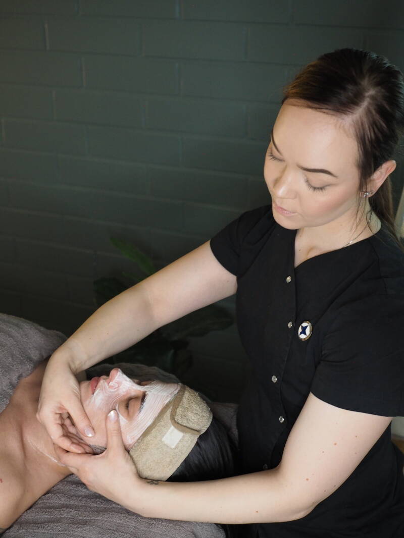 Kaamos Kauneus Seinäjoki, räätälöidyt kasvohoidot, Rosel Heim ja Unna Nordic. 