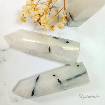 Quartz Tourmaline laiteux pointe polie