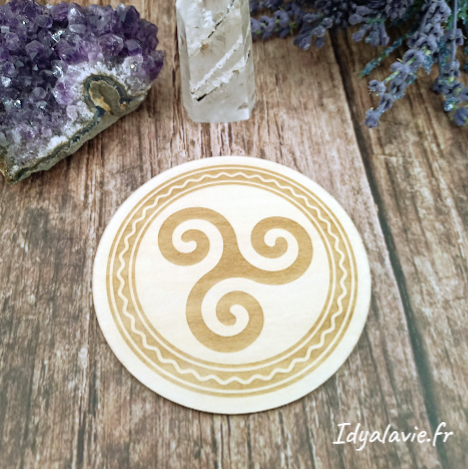 Petit plateau Triskel et décor en tilleul