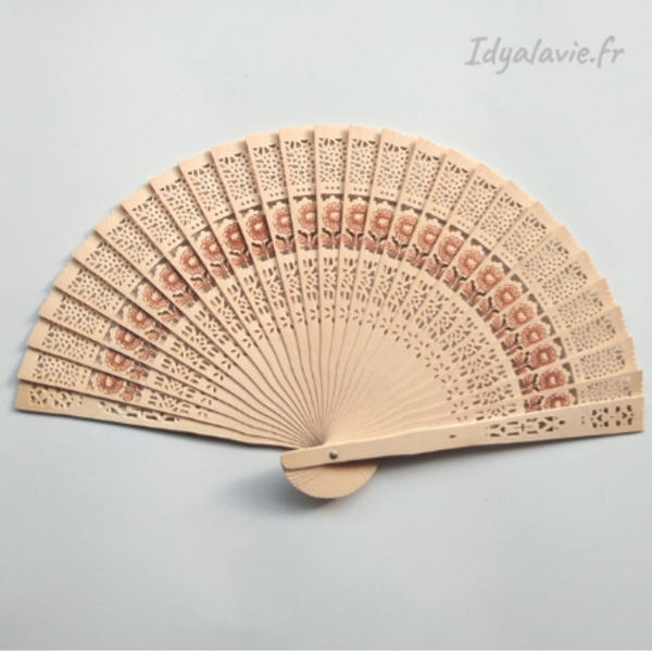 Eventail bois de Santal ajouré