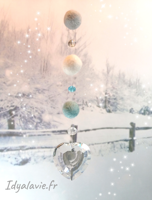 Attrape-Soleil pompons bleu cœur