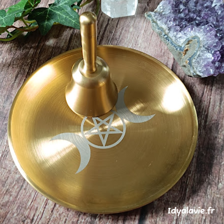 Assiette d'offrandes en métal triple lune dorée