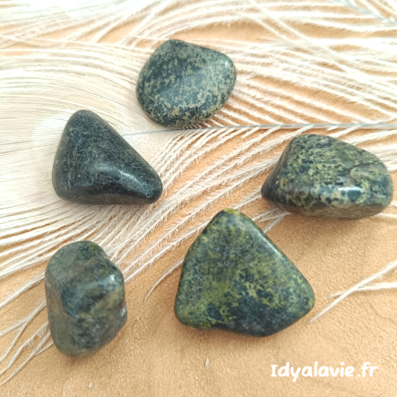 Serpentine antigorite roulée