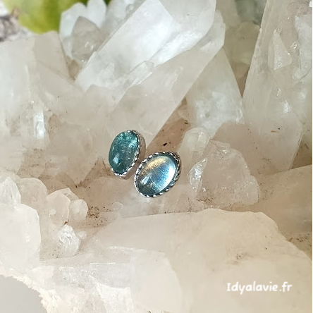 Boucles d'oreilles solitaires aigue-marine ovales